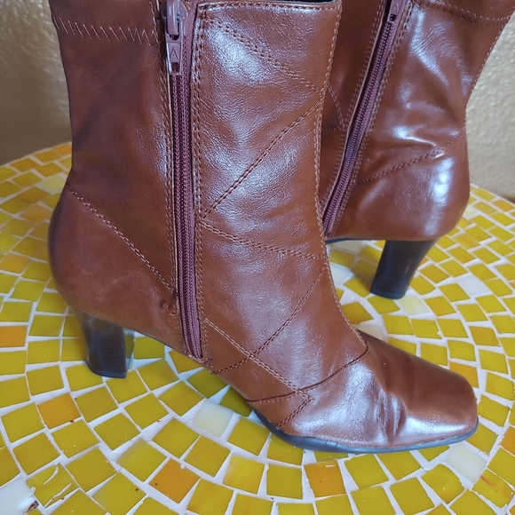 Aerosoles Amber Tan Ankle Boots - Picture 2 of 4